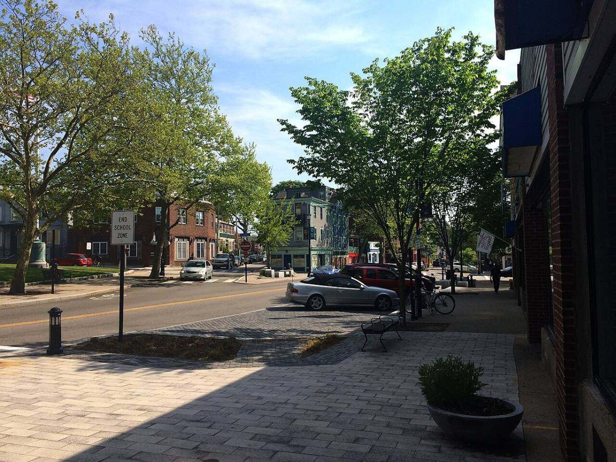 Shops and restaurants along Broadway in Newport